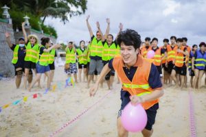 Bóng bay nước - Ý tưởng tổ chức sự kiện team building 